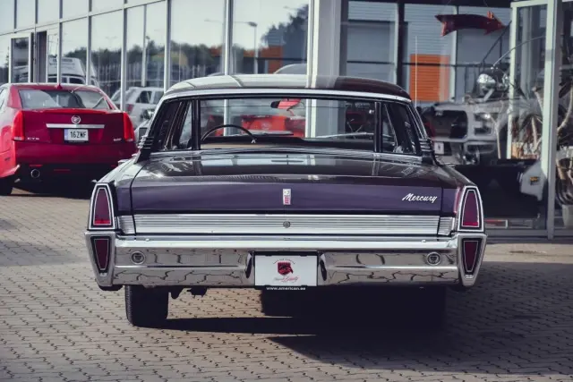 Image of Mercury PARK LANE 4-Door Sedan 6.4 V8 300hp 6.4 kW
